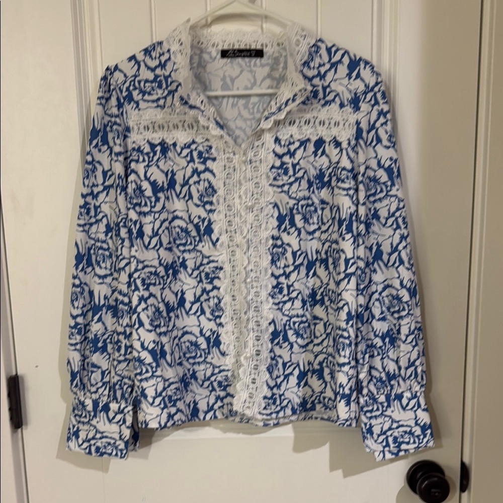 From shein new condition Blue and White Floral Blouse and shorts set